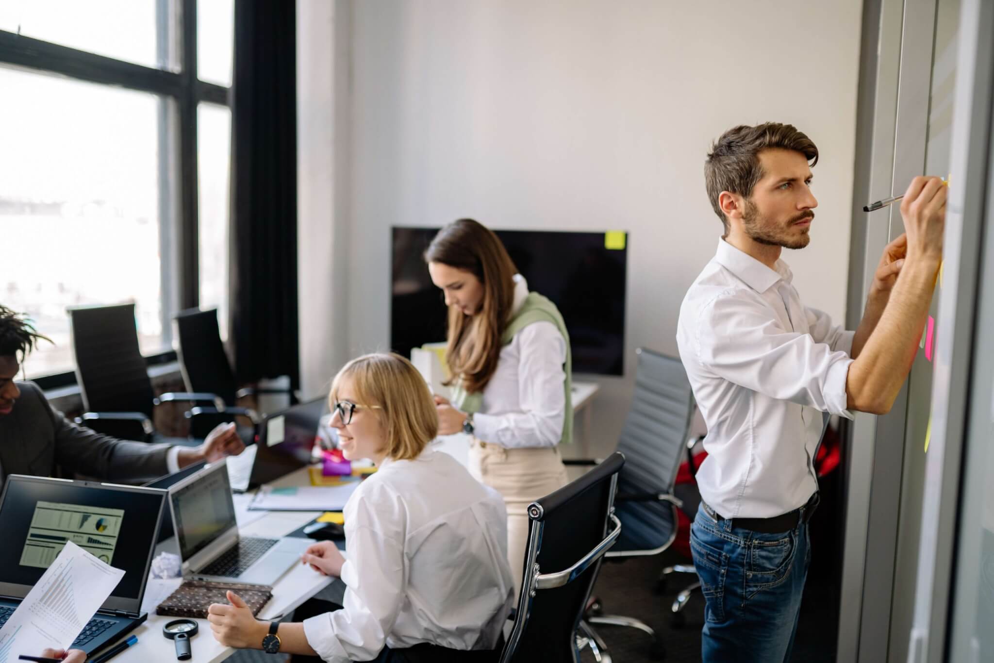 Paid and Free Zoho Books Alternatives to Fit Your Business
